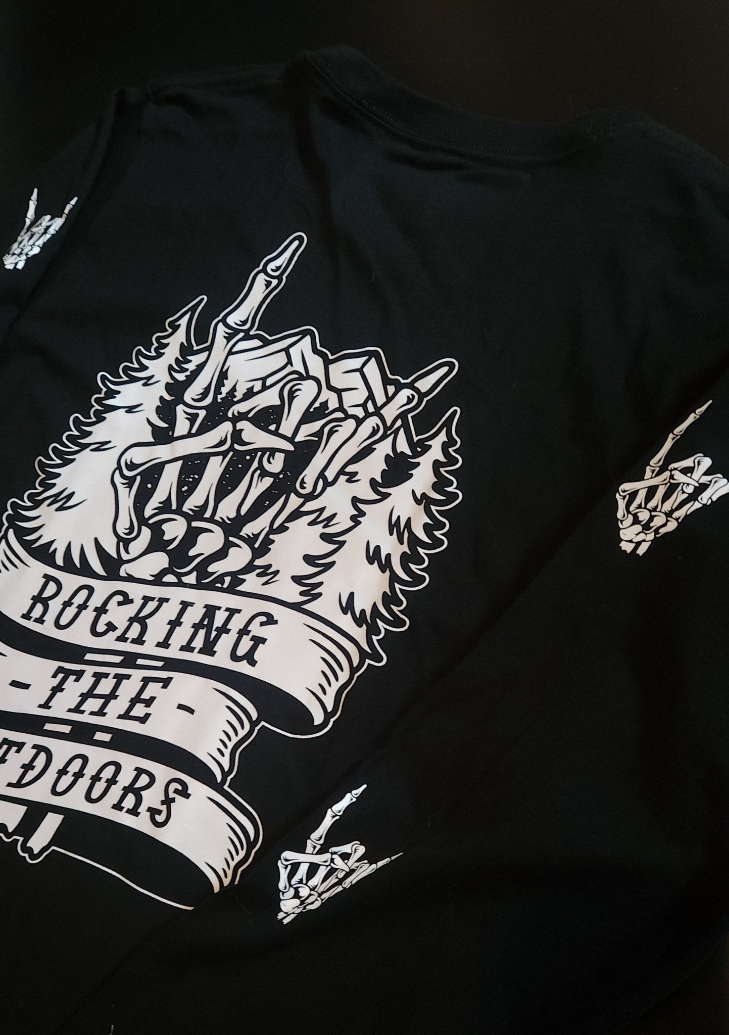 Rocking The Outdoors Longsleeve - Roaming Bones