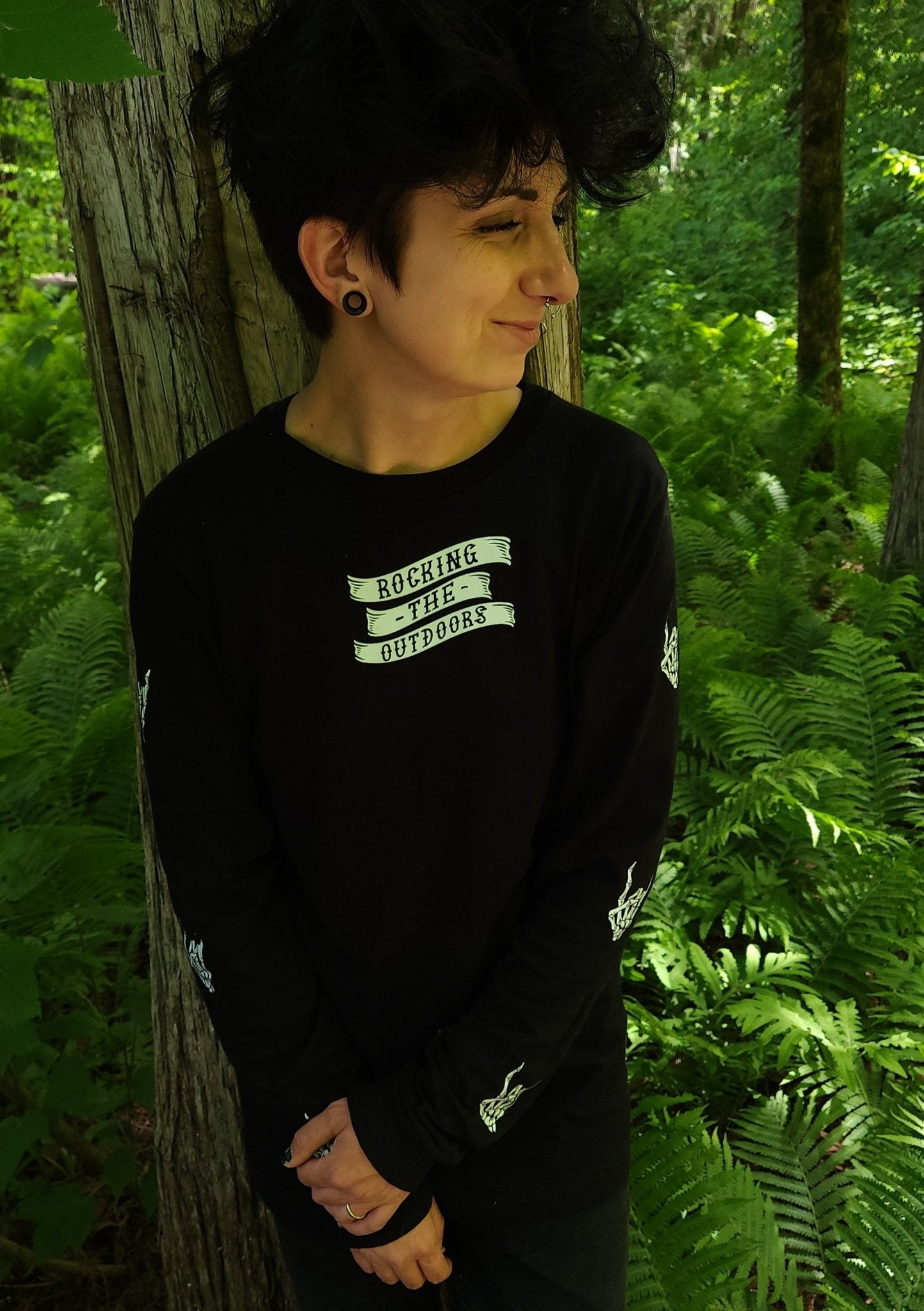 Rocking The Outdoors Longsleeve - Roaming Bones